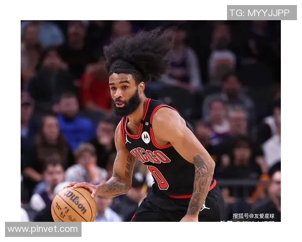 芝加哥公牛训练营火热开启球迷现场热情高涨精彩不断 芝加哥公牛训练营火热开启球迷现场热情高涨精彩不断