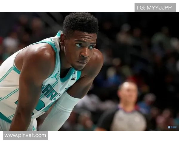 米勒突发左肩伤势提前退场 黄蜂主帅回应伤情进展