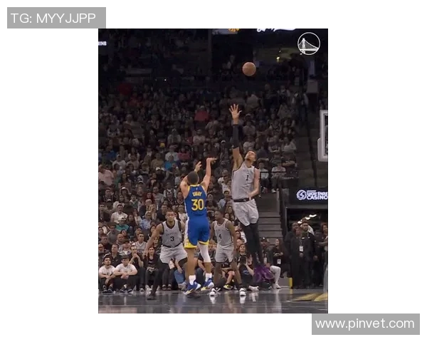 库里关键2罚全有，福克斯绝杀跳投弹框不中，勇士1分险胜马刺