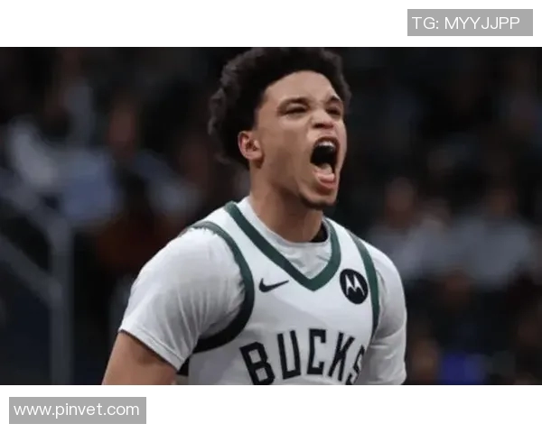 雄鹿社媒展示罗林斯赛前时尚穿搭 雄鹿社媒展示罗林斯赛前时尚穿搭